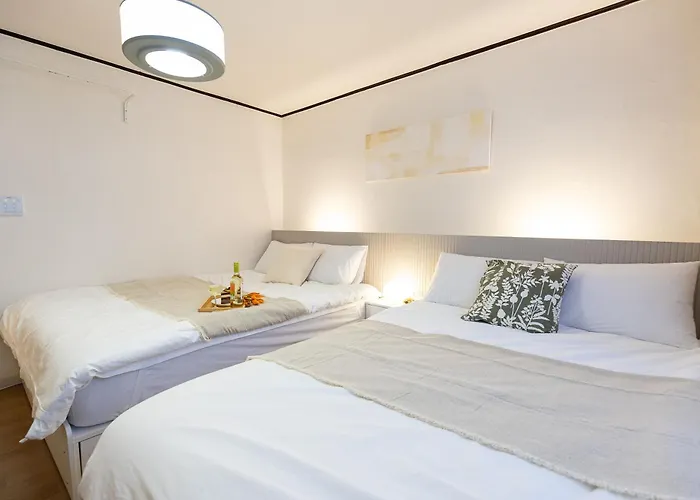 Refresh Seongsu 2br House With Dining For 5 Near Forest Station